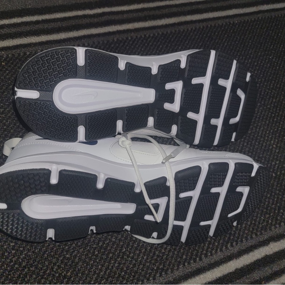 New Nike Men’s Sneakers - Picture 3 of 3